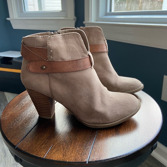 Francesca's Collections Shoes - Francesca’s Cadence Tan and Brown Booties- Size 7